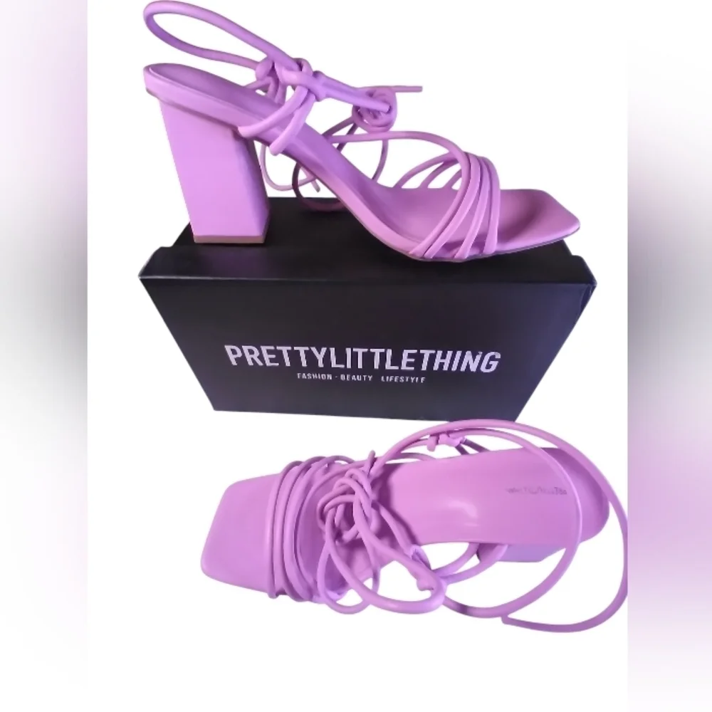 NWT Prettylittlething square toe strappy low block heeled sandals office siren
